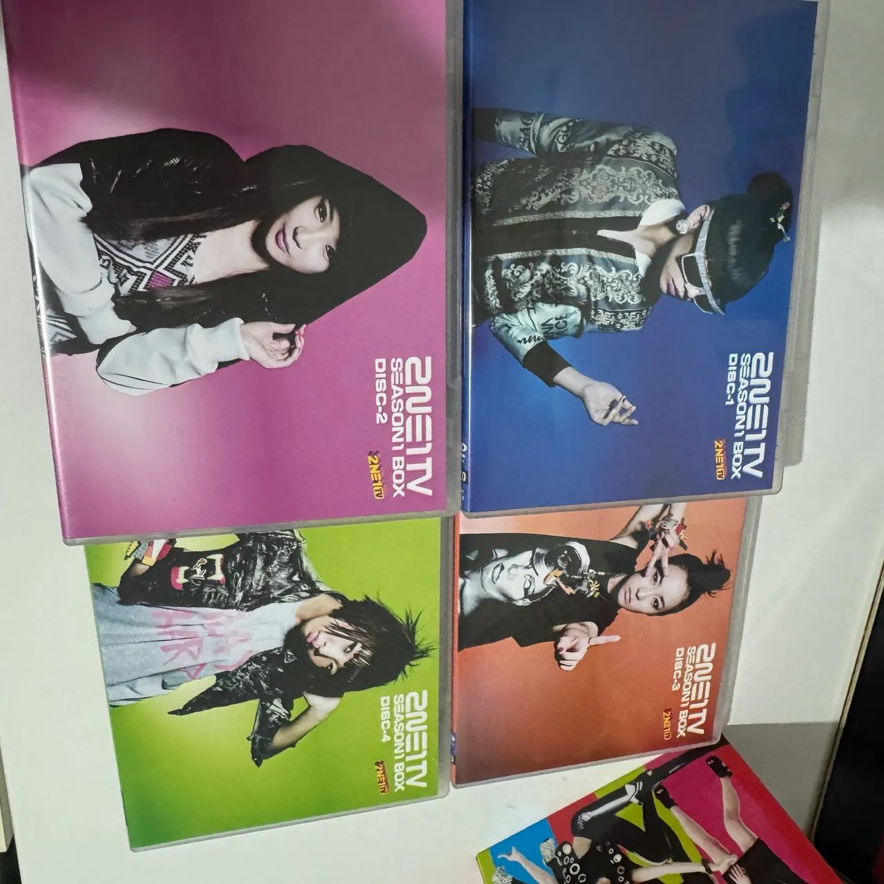 2NE1 TV Primeira Temporada Completa BOX - 4 Discos - Completo