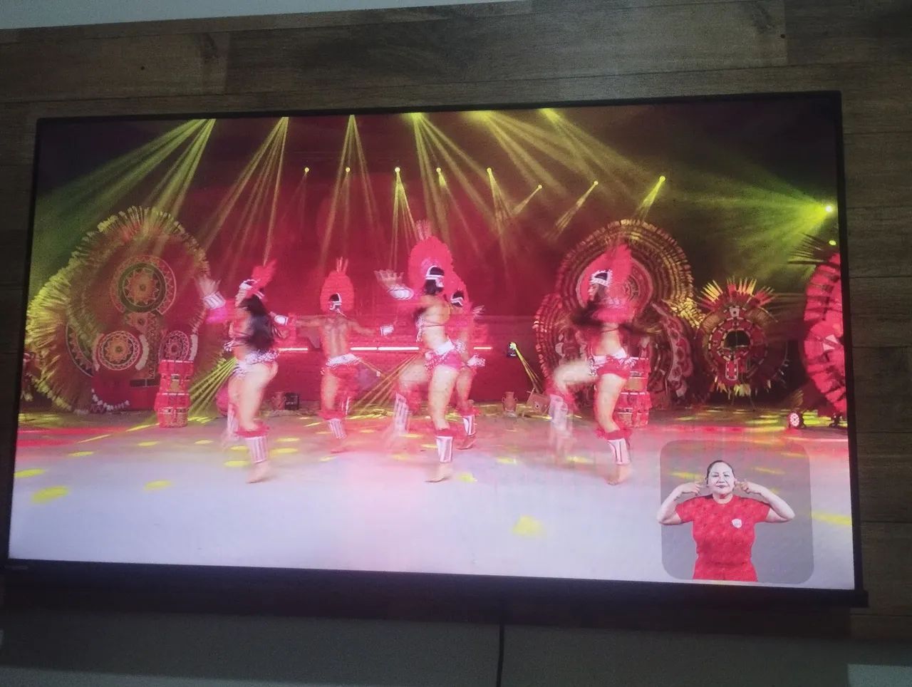Vendo tv de 43 polegadas Android Toshiba  - Foto 3