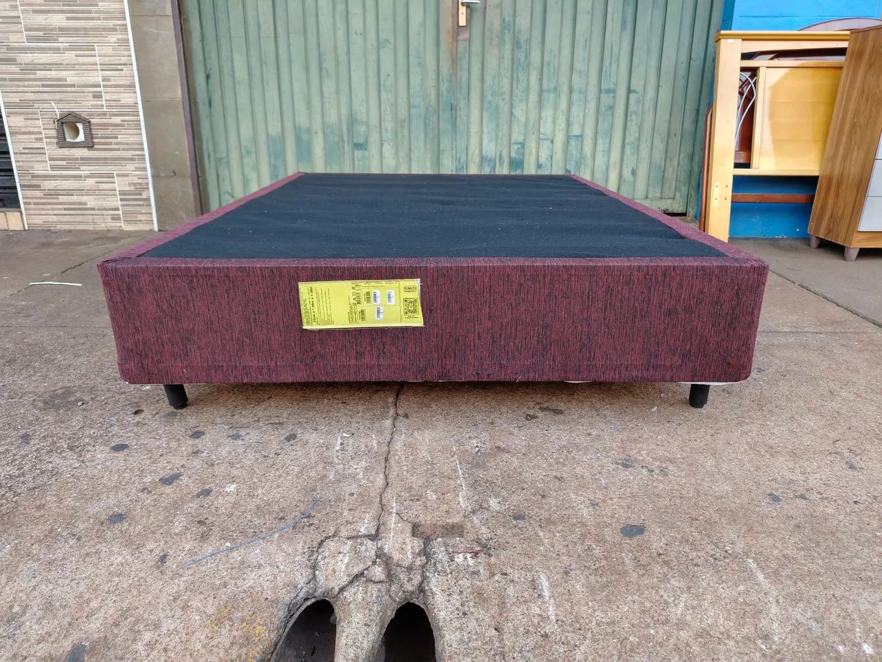 Vendo base box de casal usada 