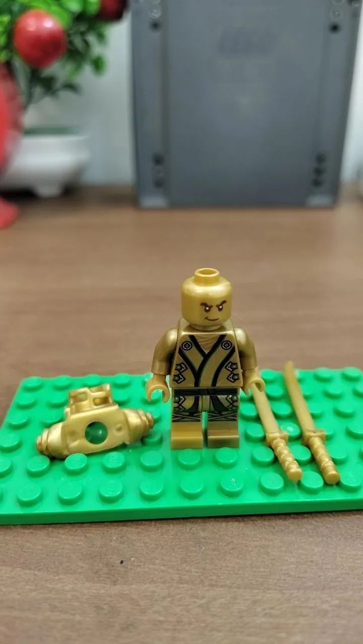 Minifigura ninja Gold Lloyd - Foto 2