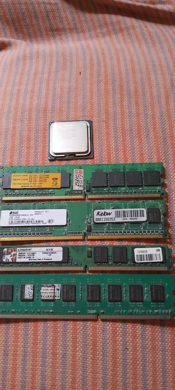 Lote de peças de informática no estado