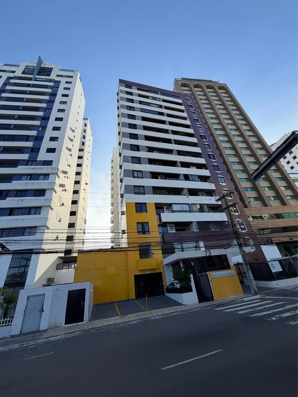 APARTAMENTO 3/4 COM SUÍTE E VARANDA NO MELHOR DO COSTA AZUL 