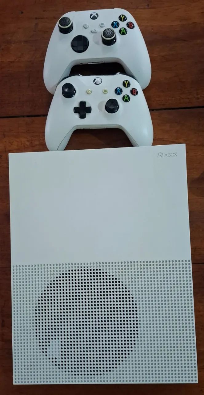 Console Microsoft Xbox One  1Tb + 2 controles