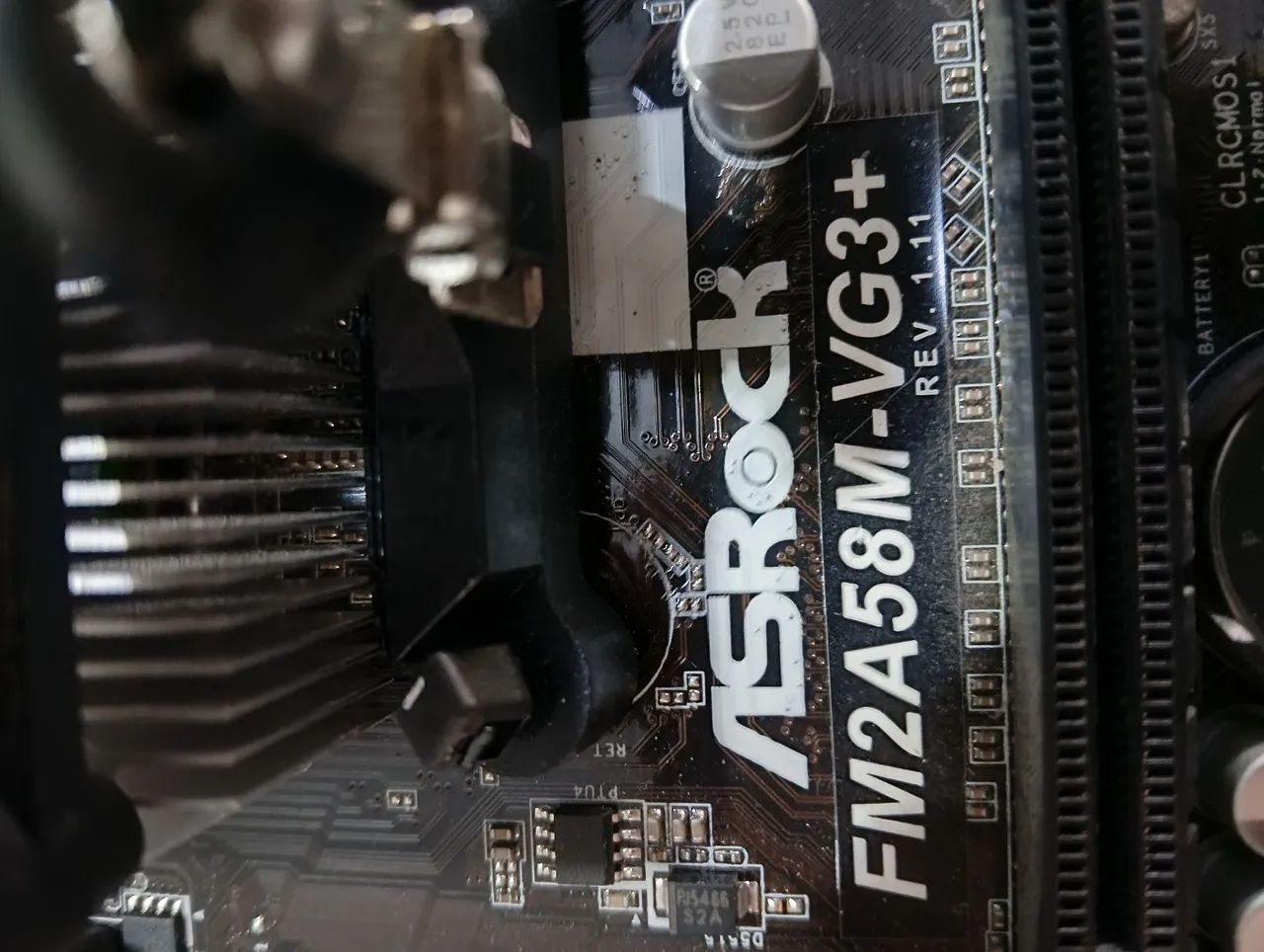 Kit placa mãe Asrock FM2A58M-VG3+ com processador A4 4000 com cooler box perfeita. - Foto 3