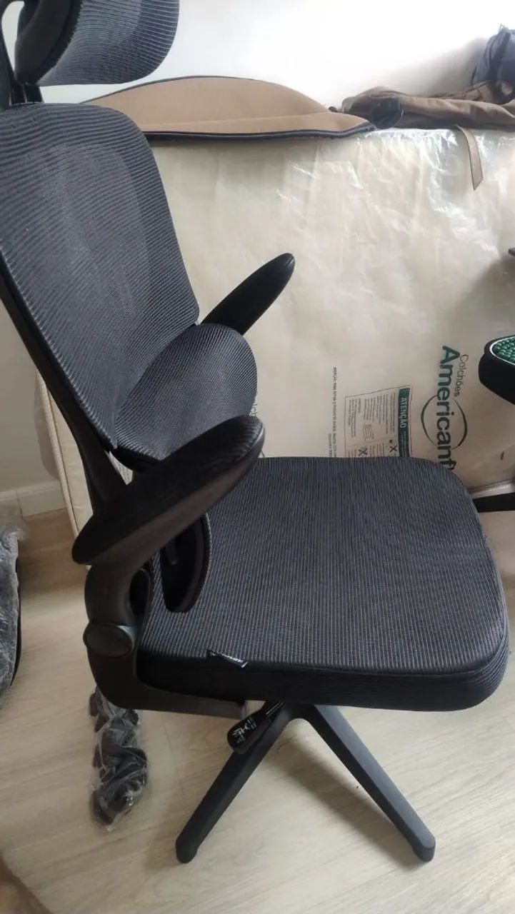  Cadeira ergonomia Genebra - Preta  - Foto 2