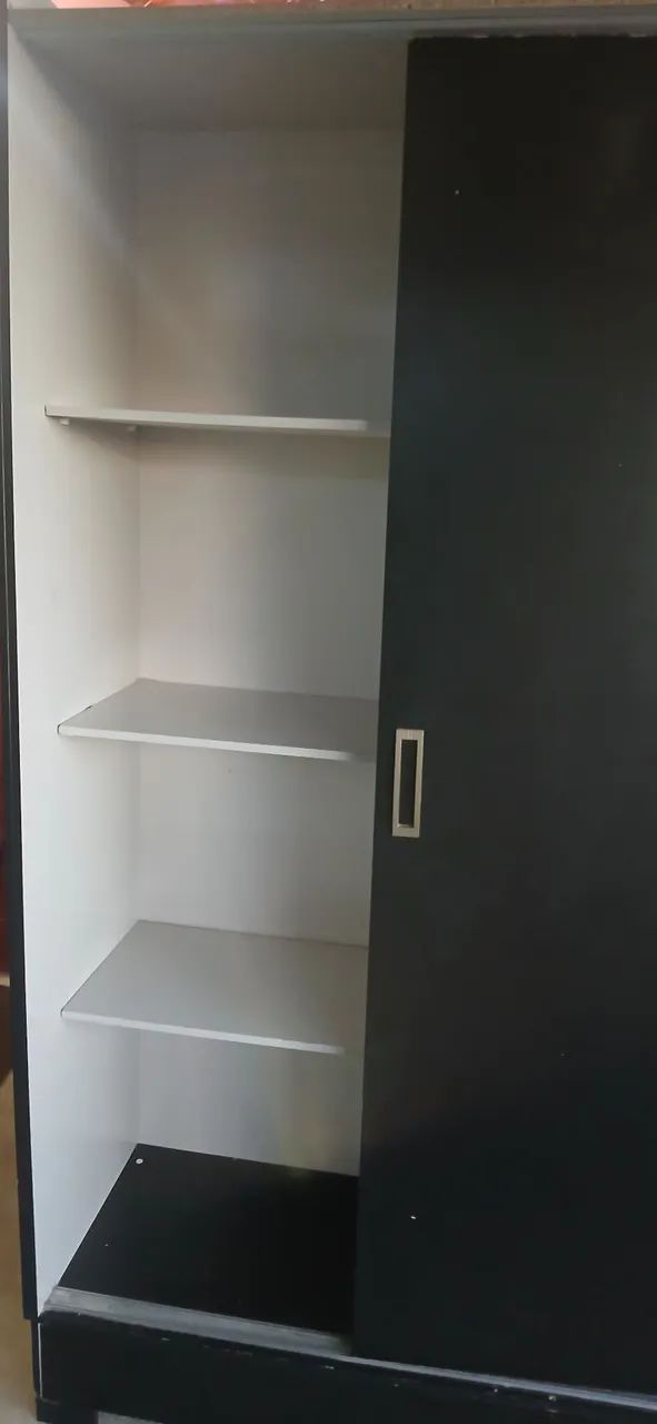 Guarda roupa porta de correr 