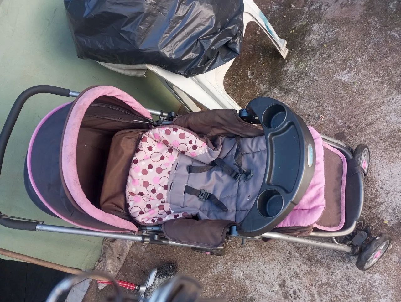 Vendo carrinho de bebê menina 