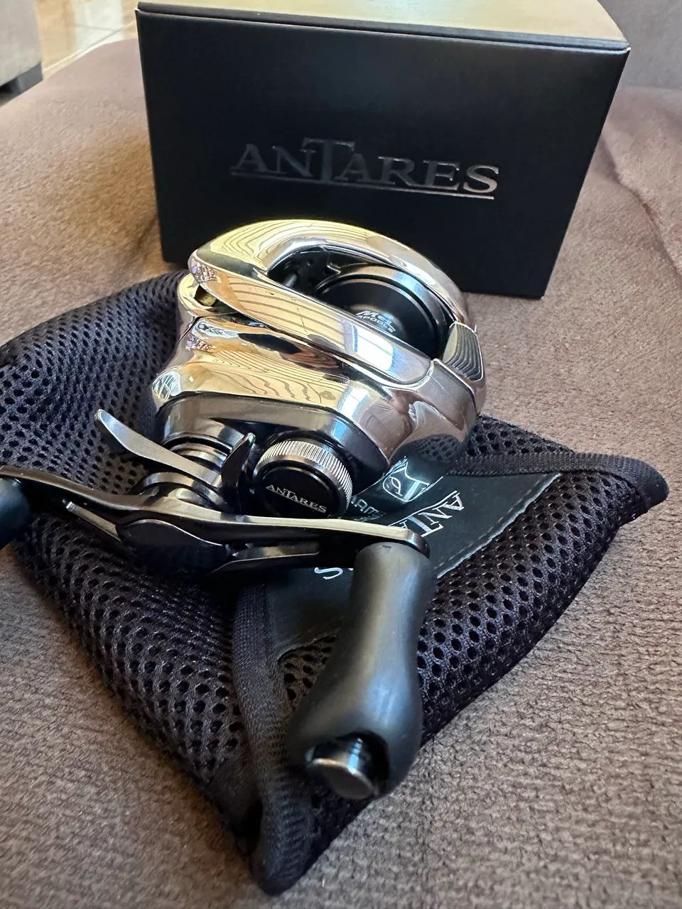 Carretilha Antares 2019 a mais rara e mais procurada da shimano lado esquerdo 
