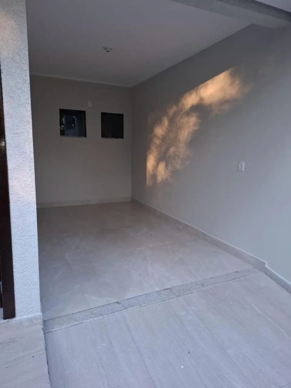 Vende-se Sobrado Moderno ? 3 Quartos, Suíte com Varanda e Quintal no centro  - Foto 4