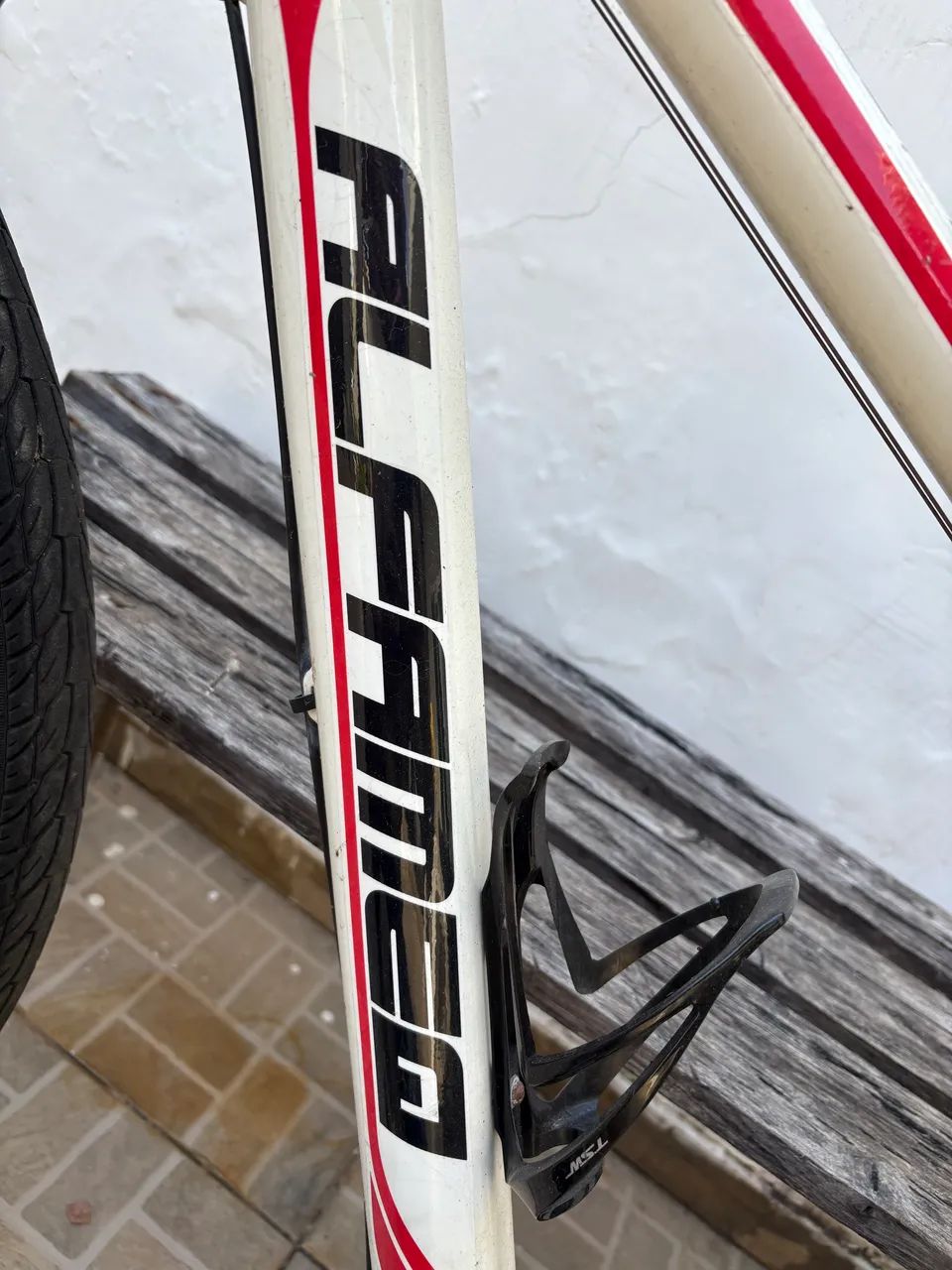 Vendo Bicicleta aro 21, 21 marcha freios a disco e amortecedor. - Foto 2