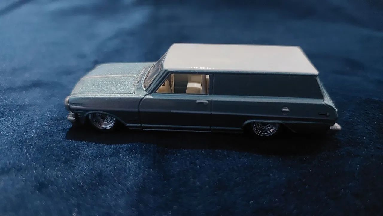 Hot Wheels Premium '64 Chevy Nova Panel  - Foto 2