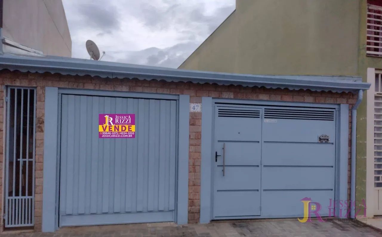 Casa Térrea com ponto comercial nos fundos