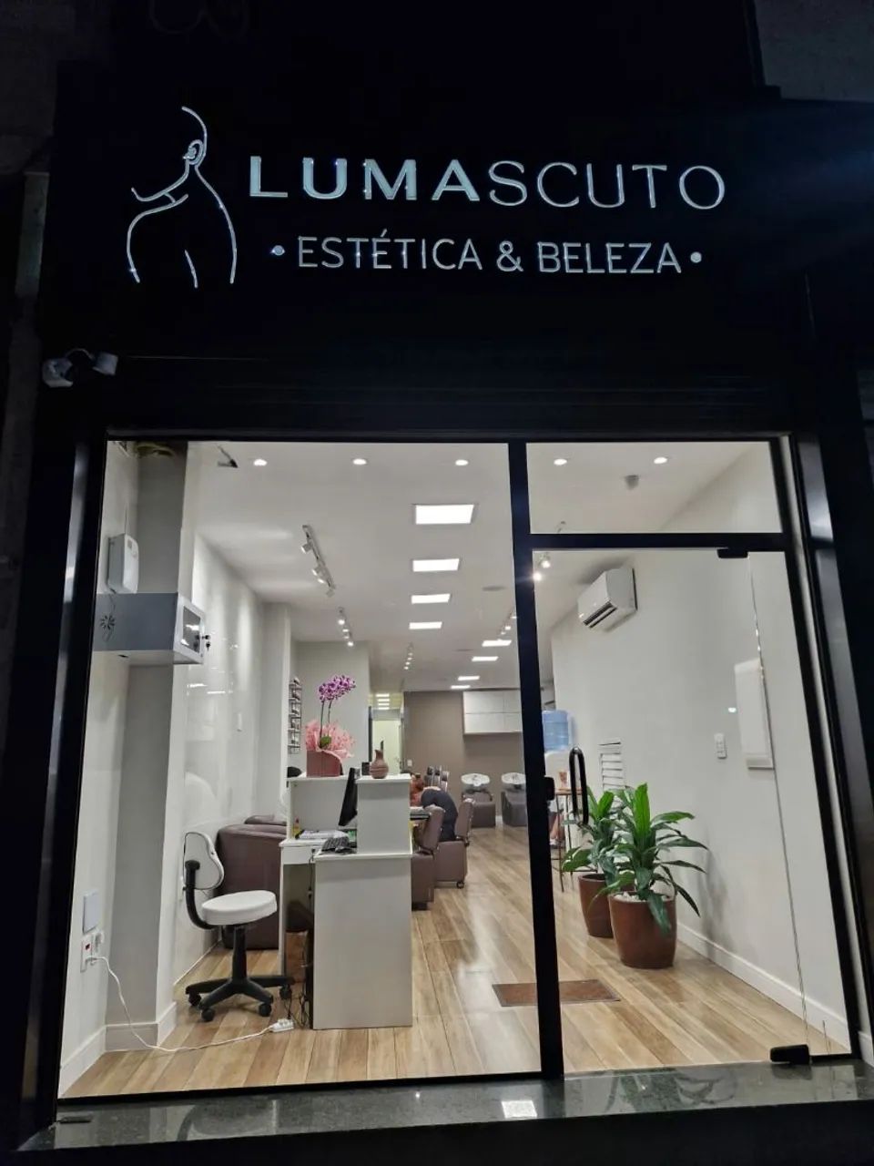Vaga de emprego para manicure e pedicure. 1