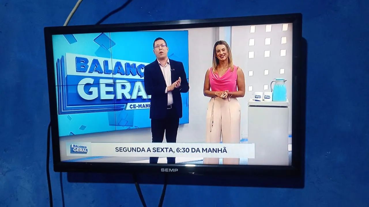 Tv Led Semp Toshiba 24 polegadas - em ótimas condições 