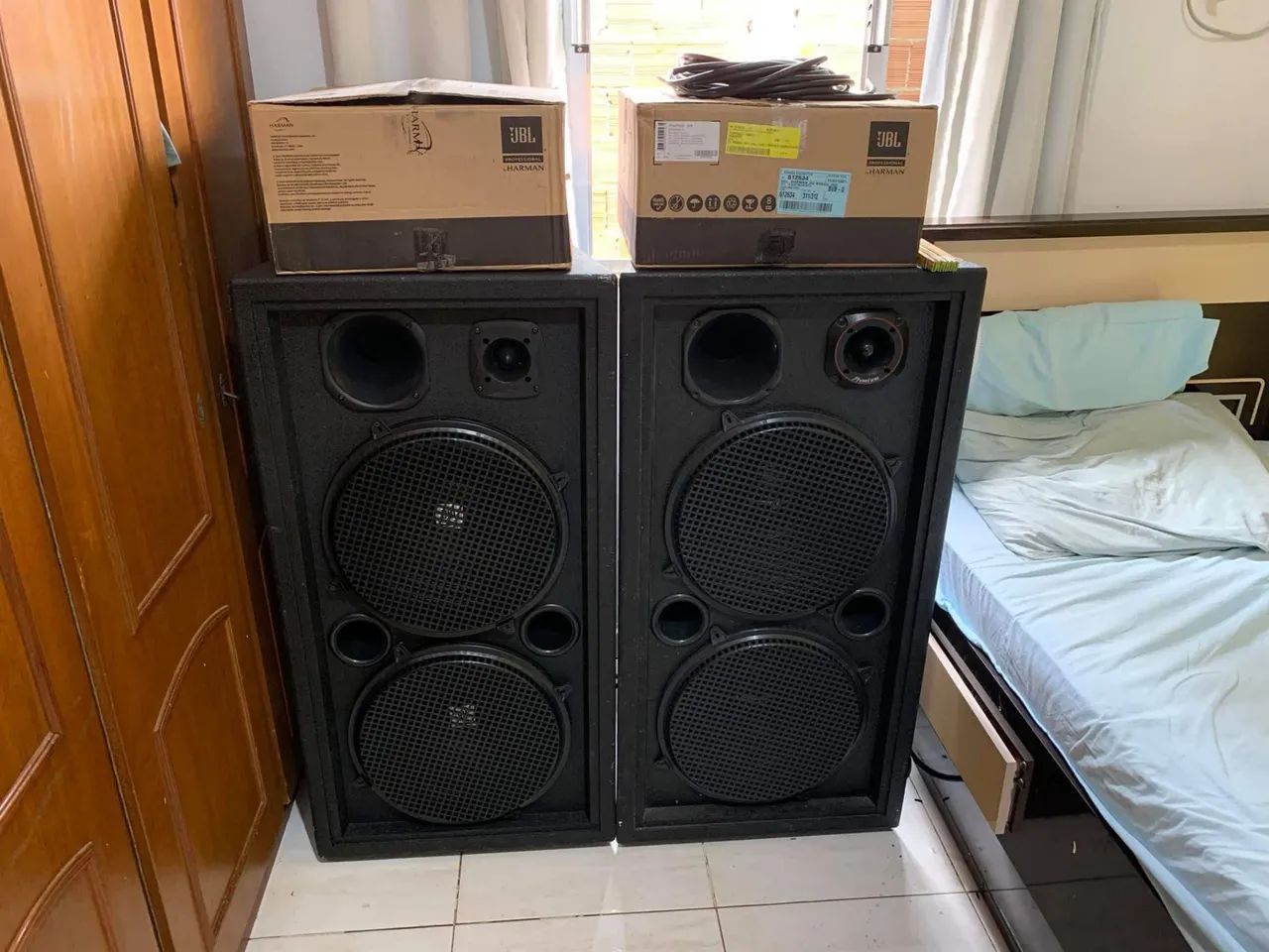 Vendo caixas de som completas com amplificador e mesa de som - Foto 4