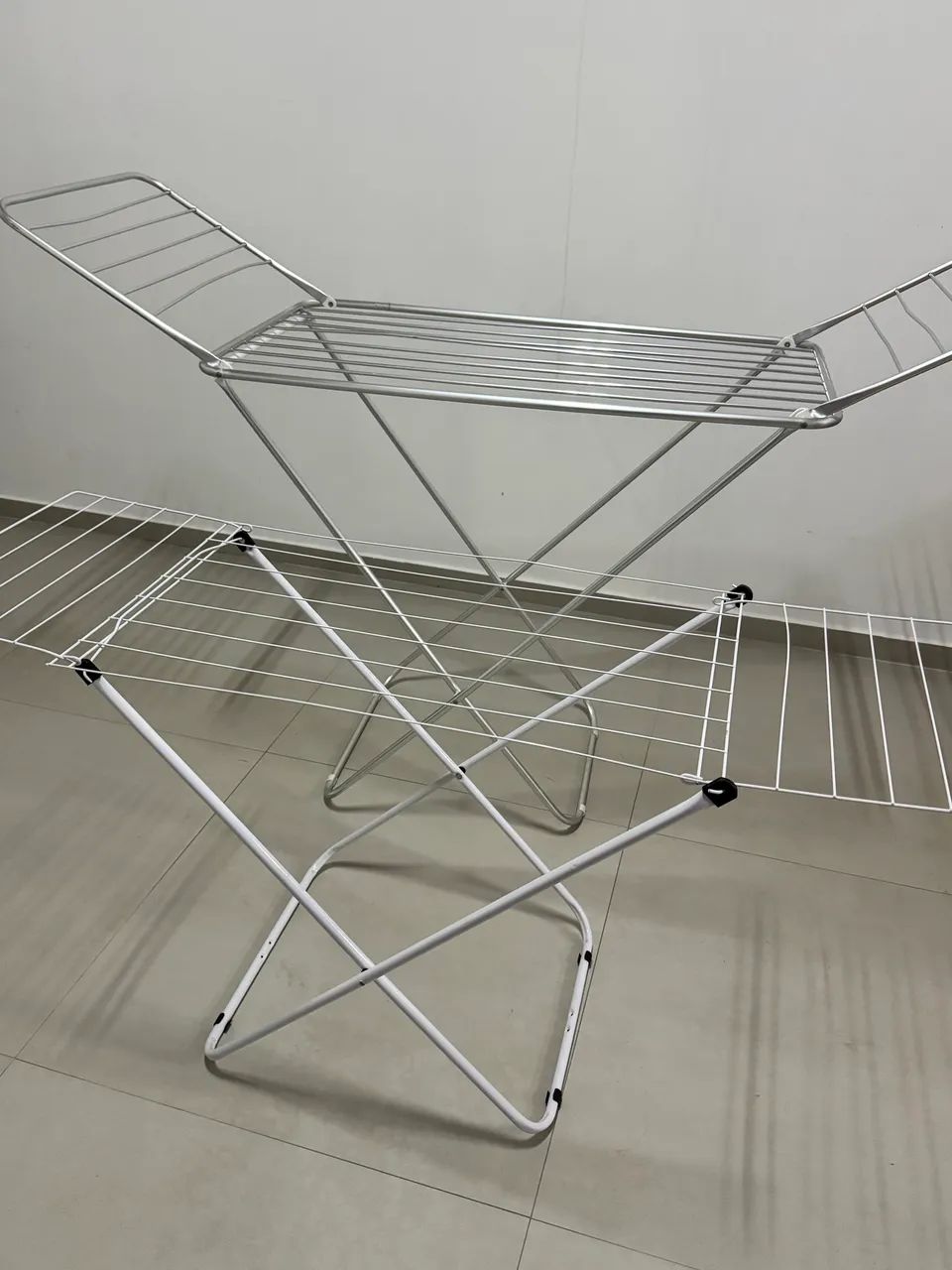 Kit com 2 varais de chão dobráveis com abas - Foto 3