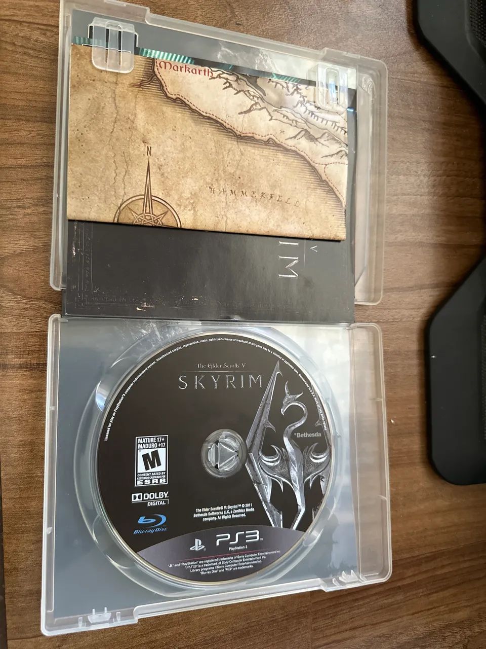 The Elder Scrolls Skyrim - PS3 - Edição com mapa e manual - Foto 2