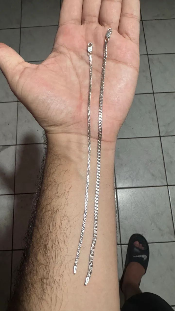 Duas pulseiras de prata 925 (100 reais nas duas)
