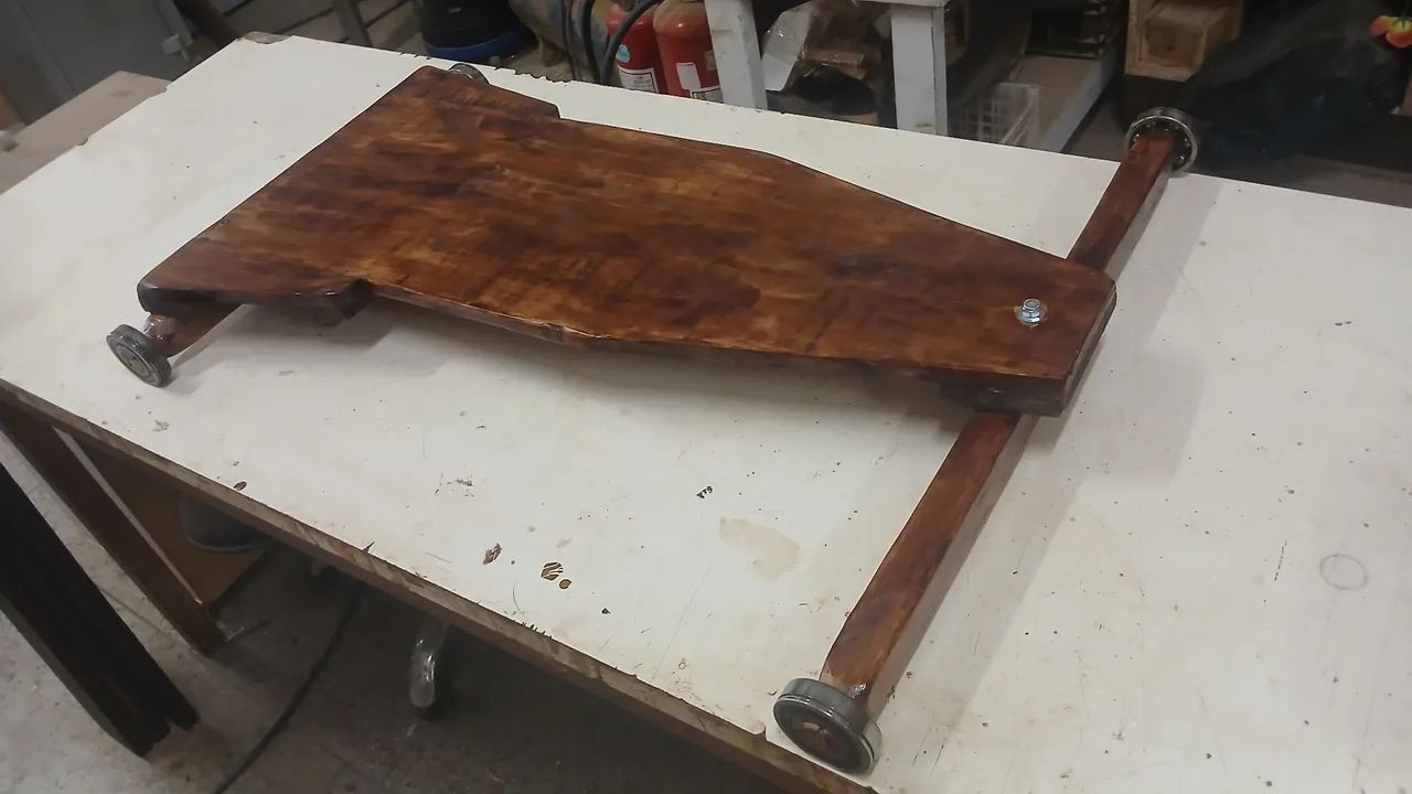Carrinho rolimam com 90 cm de comprimento