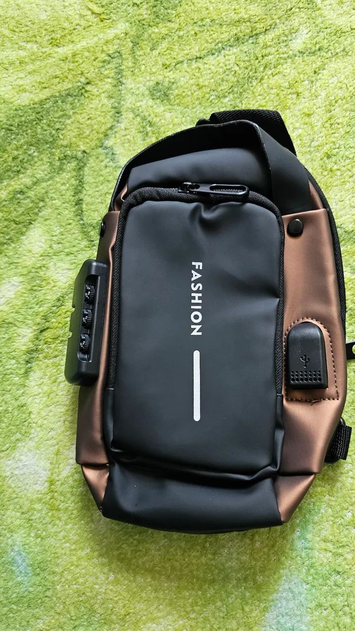 Mochila esporte de lado com cadeado segredo  - Foto 4