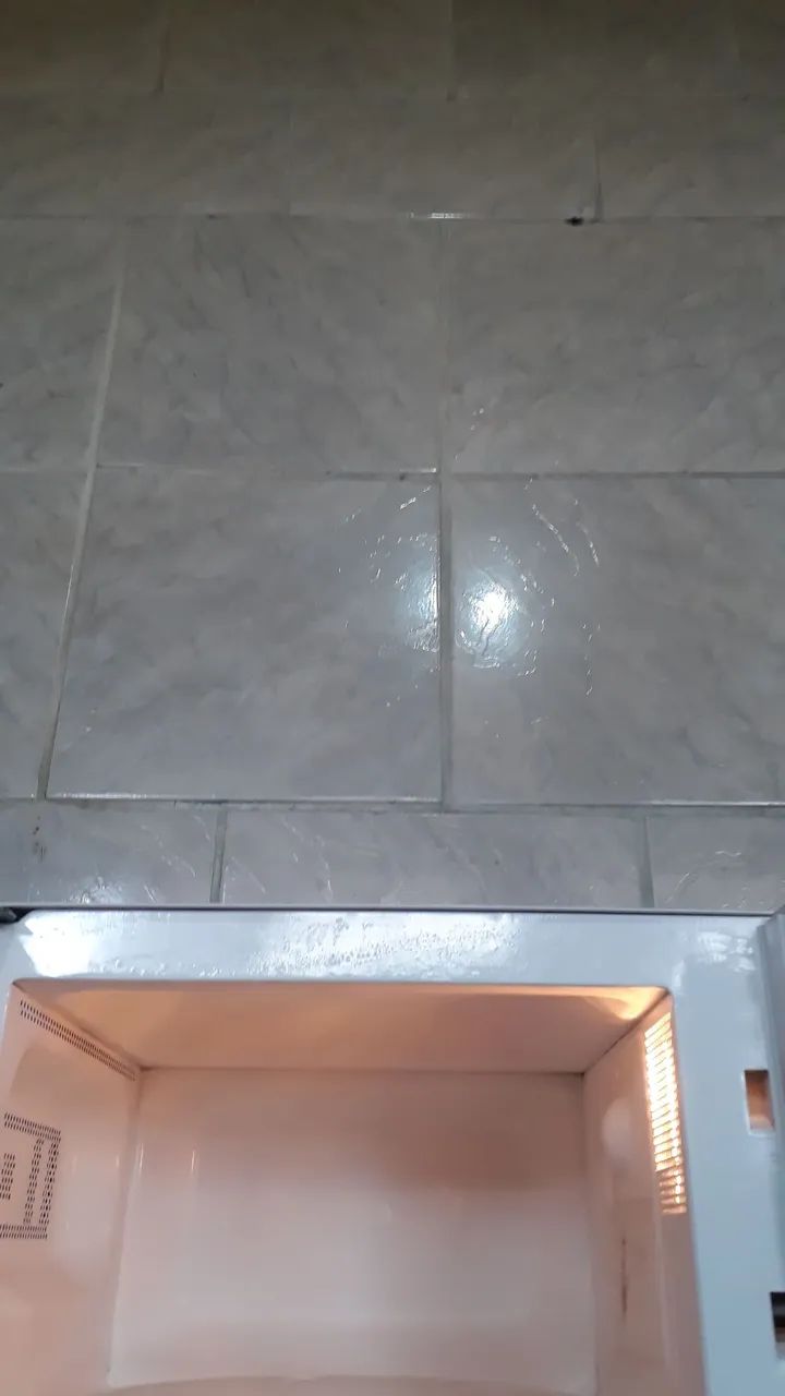 Microondas Midea 18 litros funcionando perfeitamente.  - Foto 4