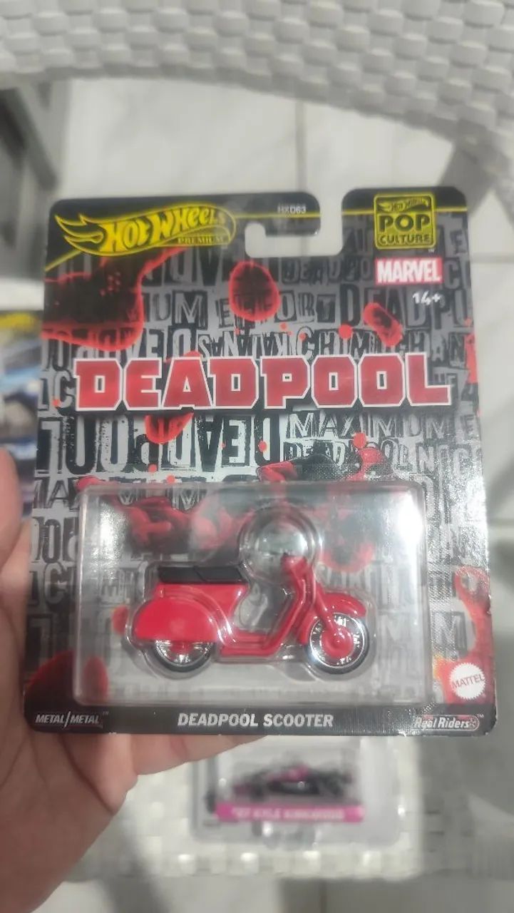 hot wheels premium deadpool scooter novo