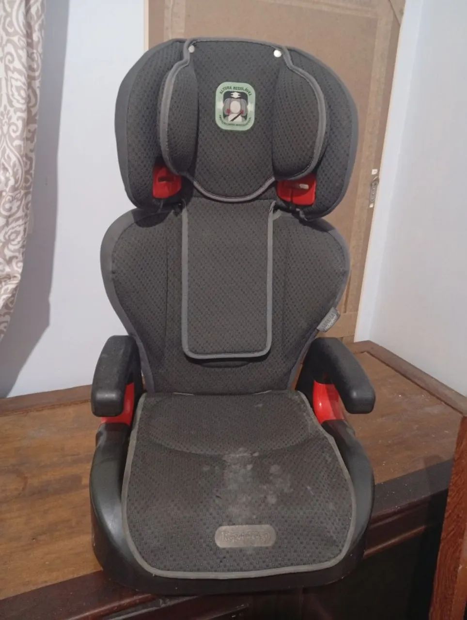 Cadeirinha de elevação com encosto 