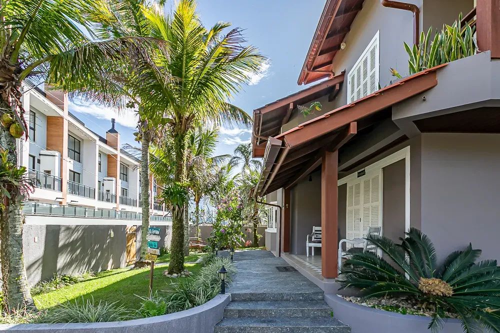 Casa Ampla com Jardim e 04 Dormitórios - Foto 3