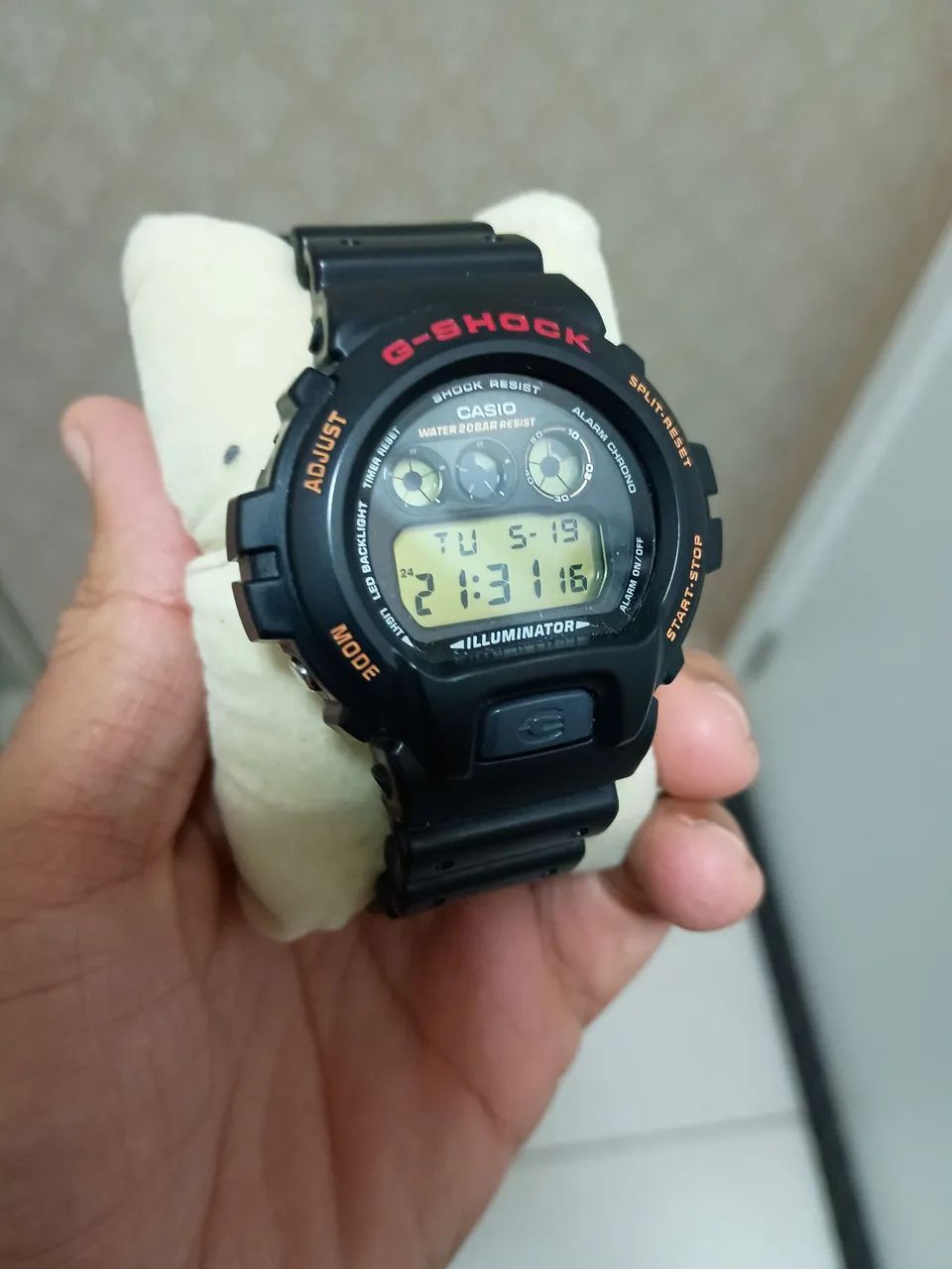Casio DW 6900 UB