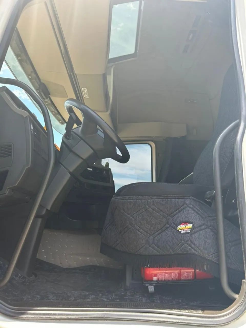 Caminhão Volvo Fh 460 Globetrotter I-Shift 6x4 - 2017 - Foto 9