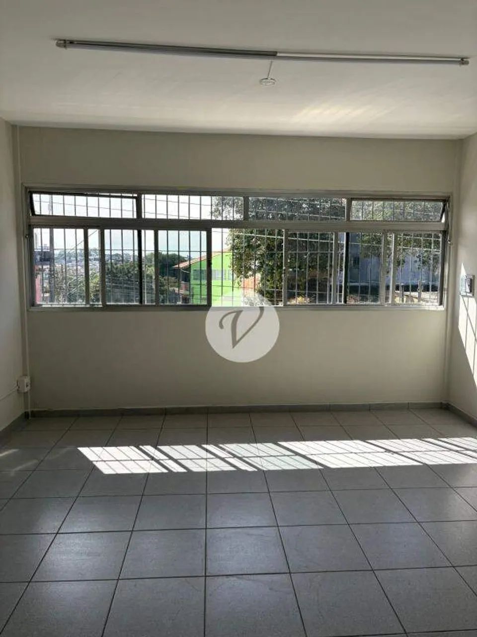 Sala Comercial para Locação na Av. Itamarati com 28m² e Excelente Localização