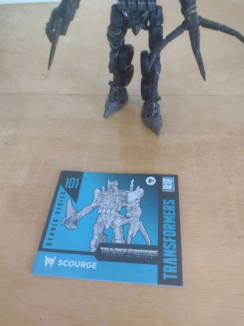 Transformer Scourge Studio Series completo - Foto 2
