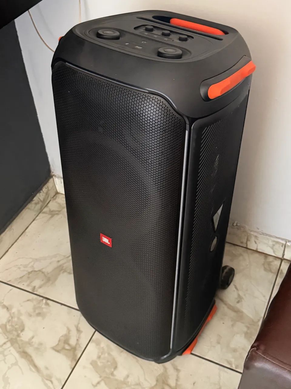 JBL 710