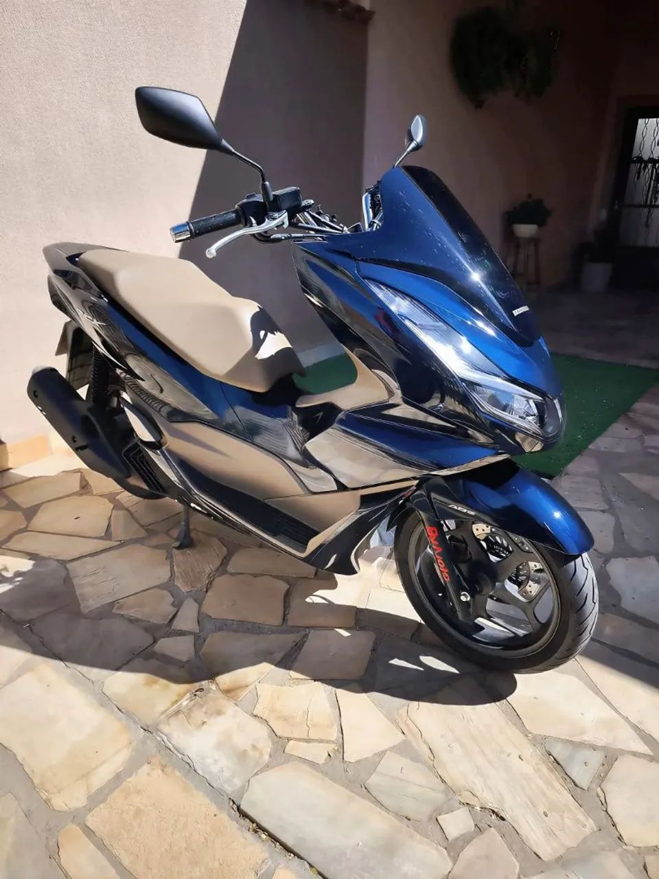 PCX DLX 2025 - Foto 3