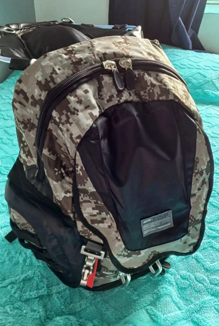 Mochila Oakley nova importado com tag central - Foto 3