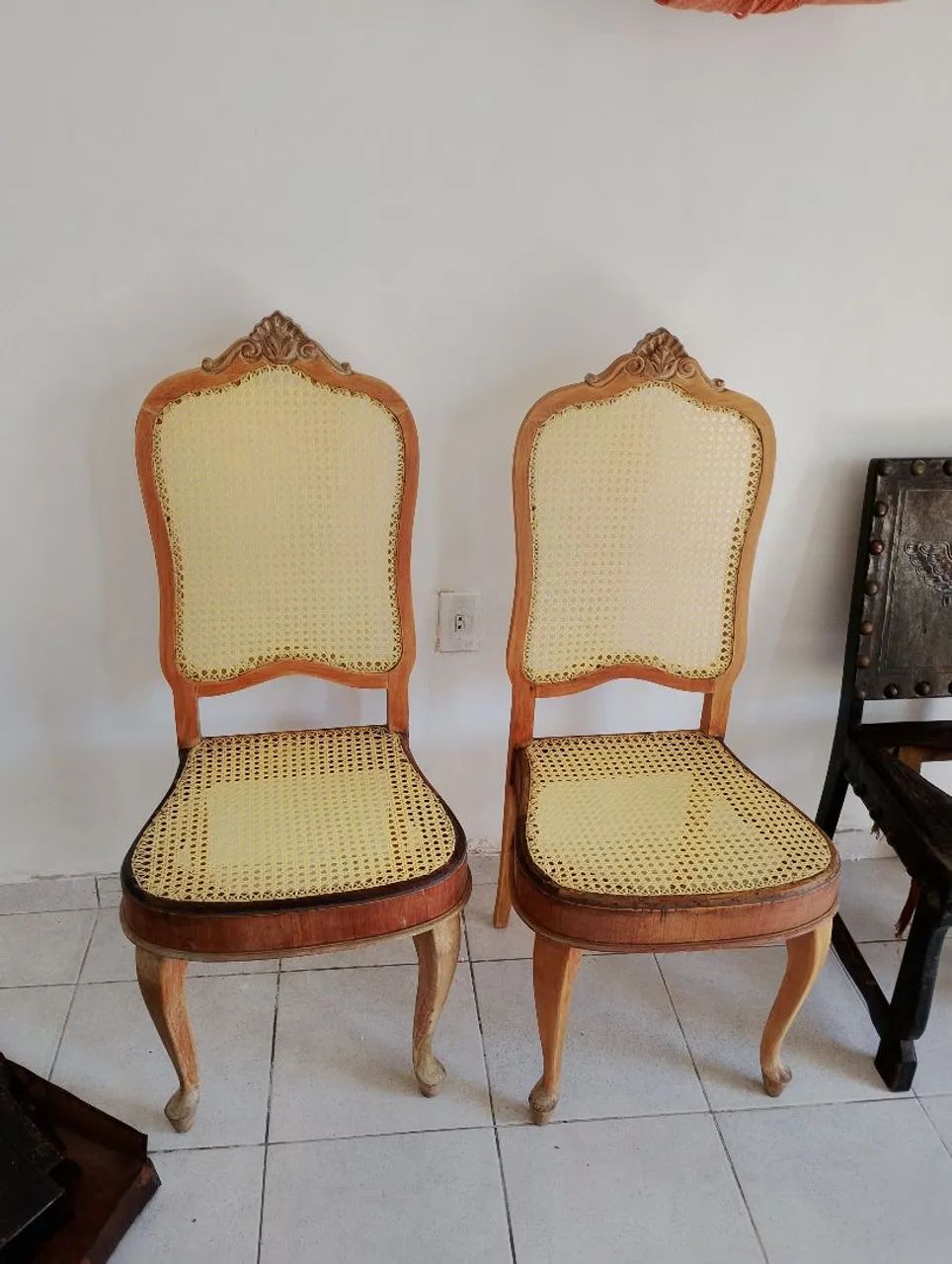 1 mesa com tampão de vidro, com 6 cadeiras  - Foto 4