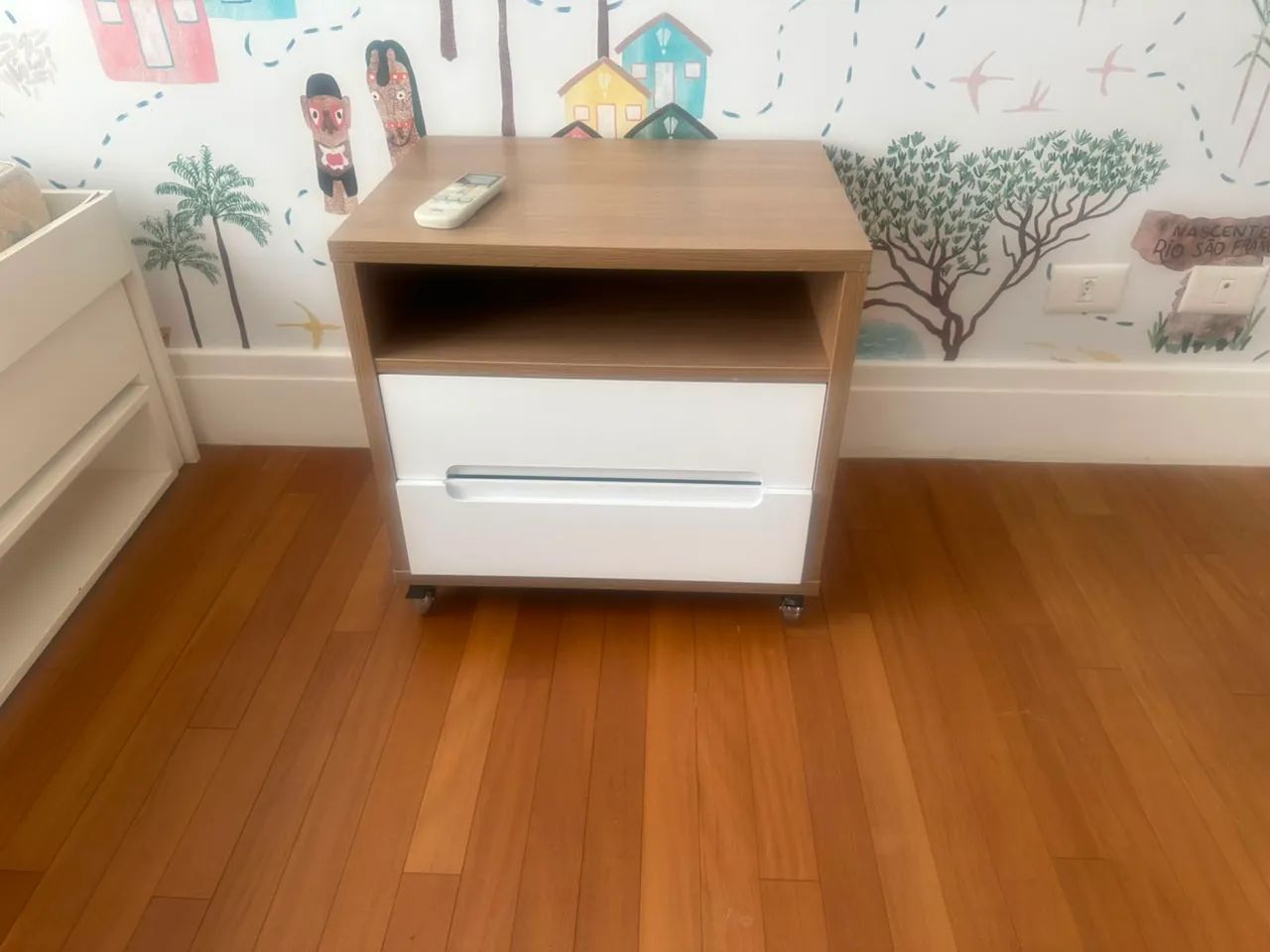 Mesa de cabeceira MDF