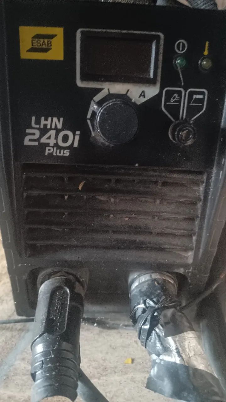 MÁQUINA DE SOLDA ESAB