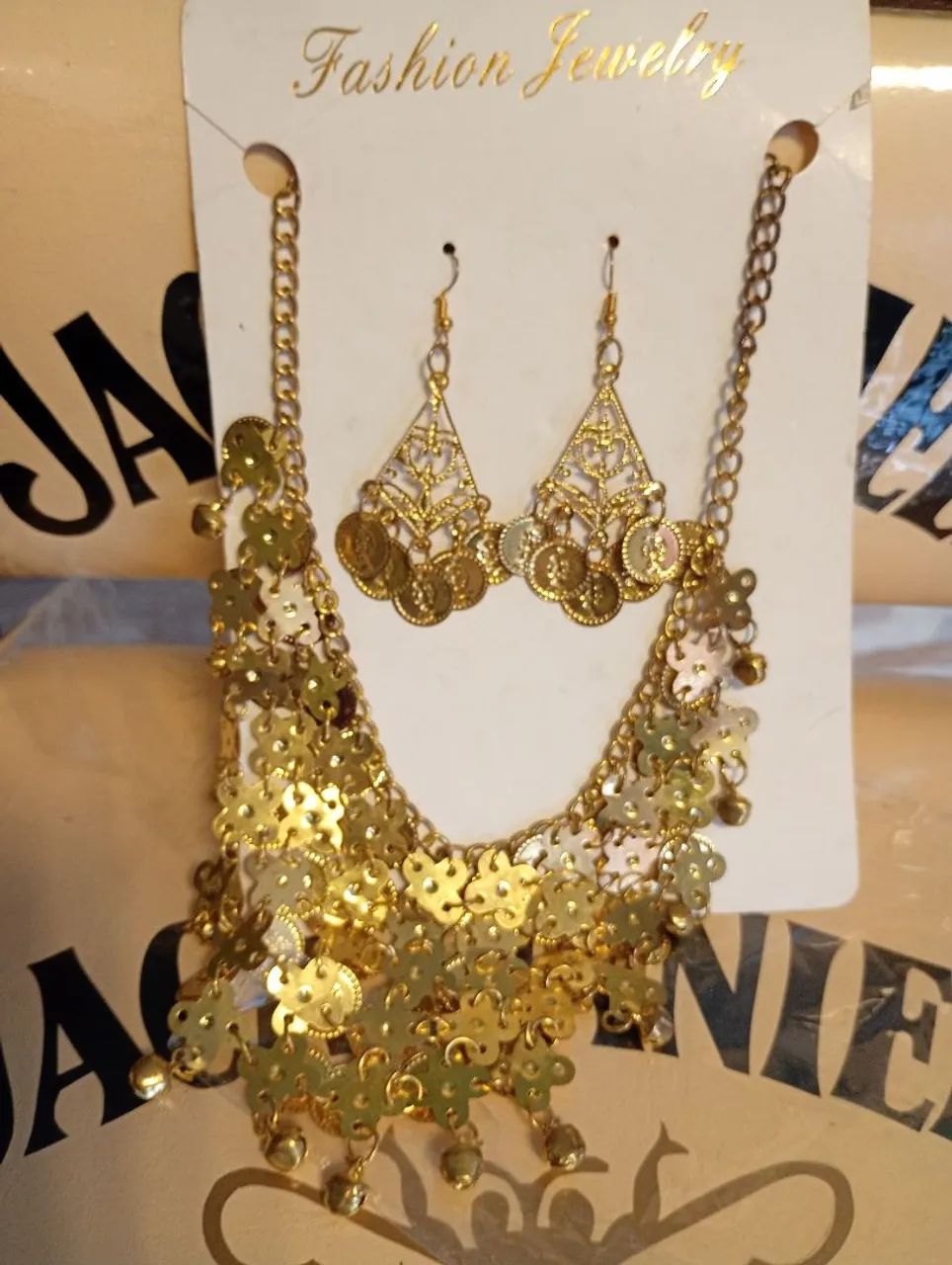 Conjunto dourado  de colar e brinco indiano ( NOVO) - Foto 2