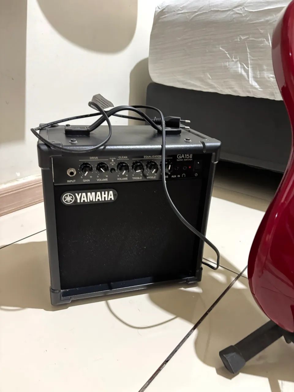 Caixa de Som Yamaha GA15ii 