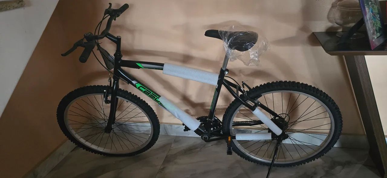 Bicicleta nova ainda na caixa