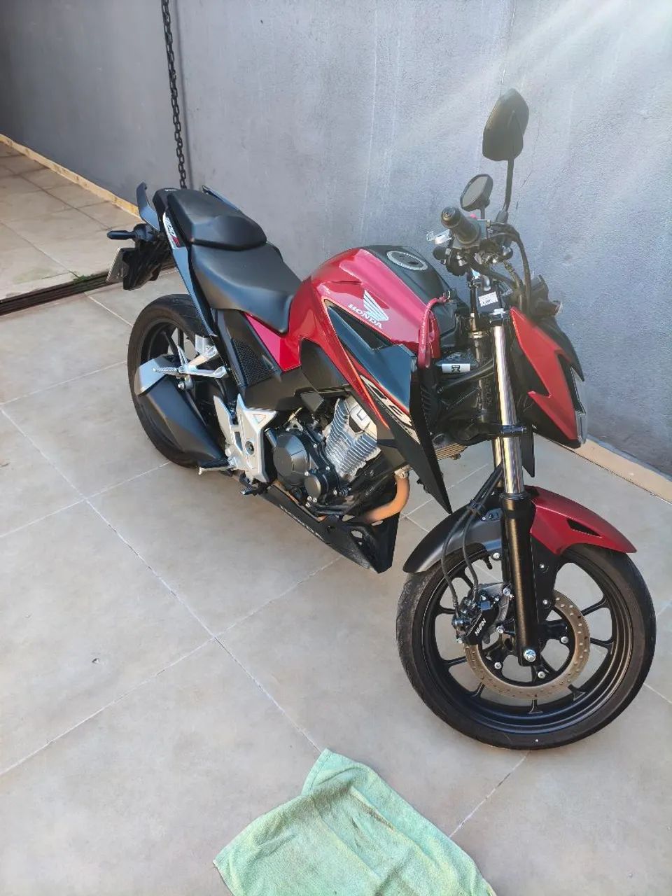 Cb300 f 2025