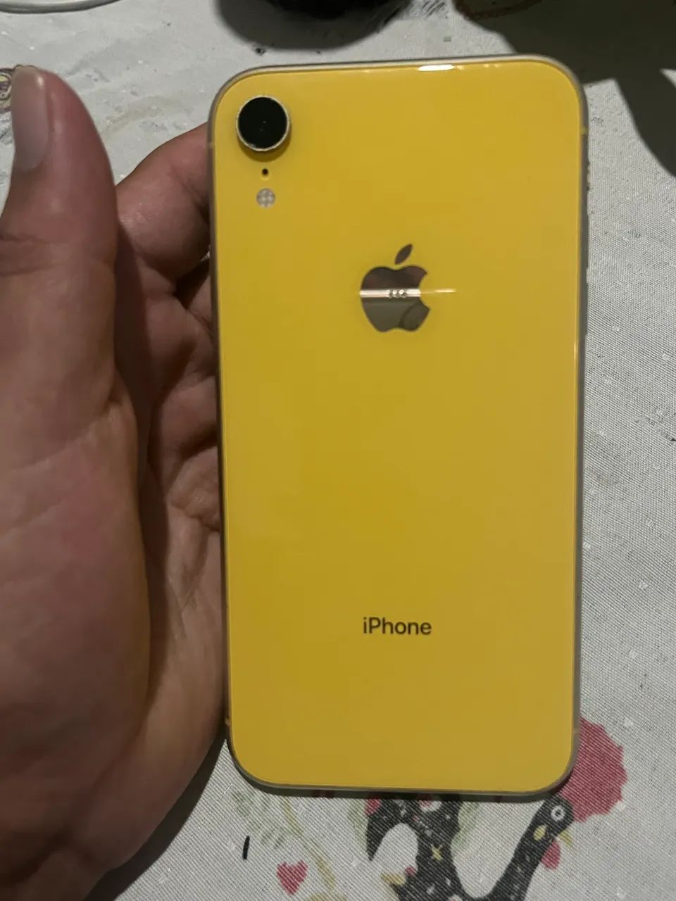 iPhone XR Amarelo 64GB - Oportunidade (R$ 630) - Celulares e
