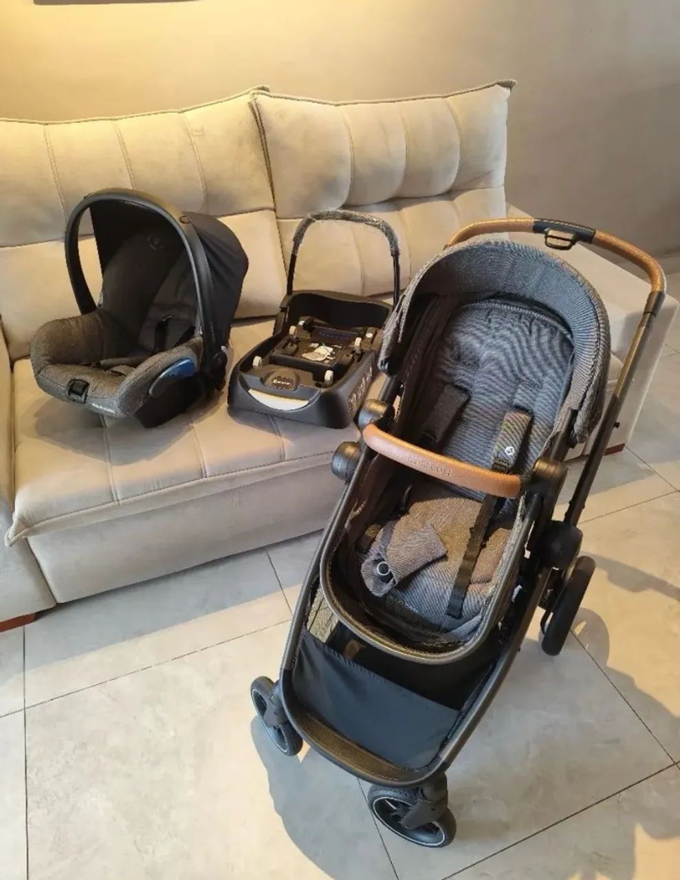 Kit carrinho e bebê conforto Maxi-cosi