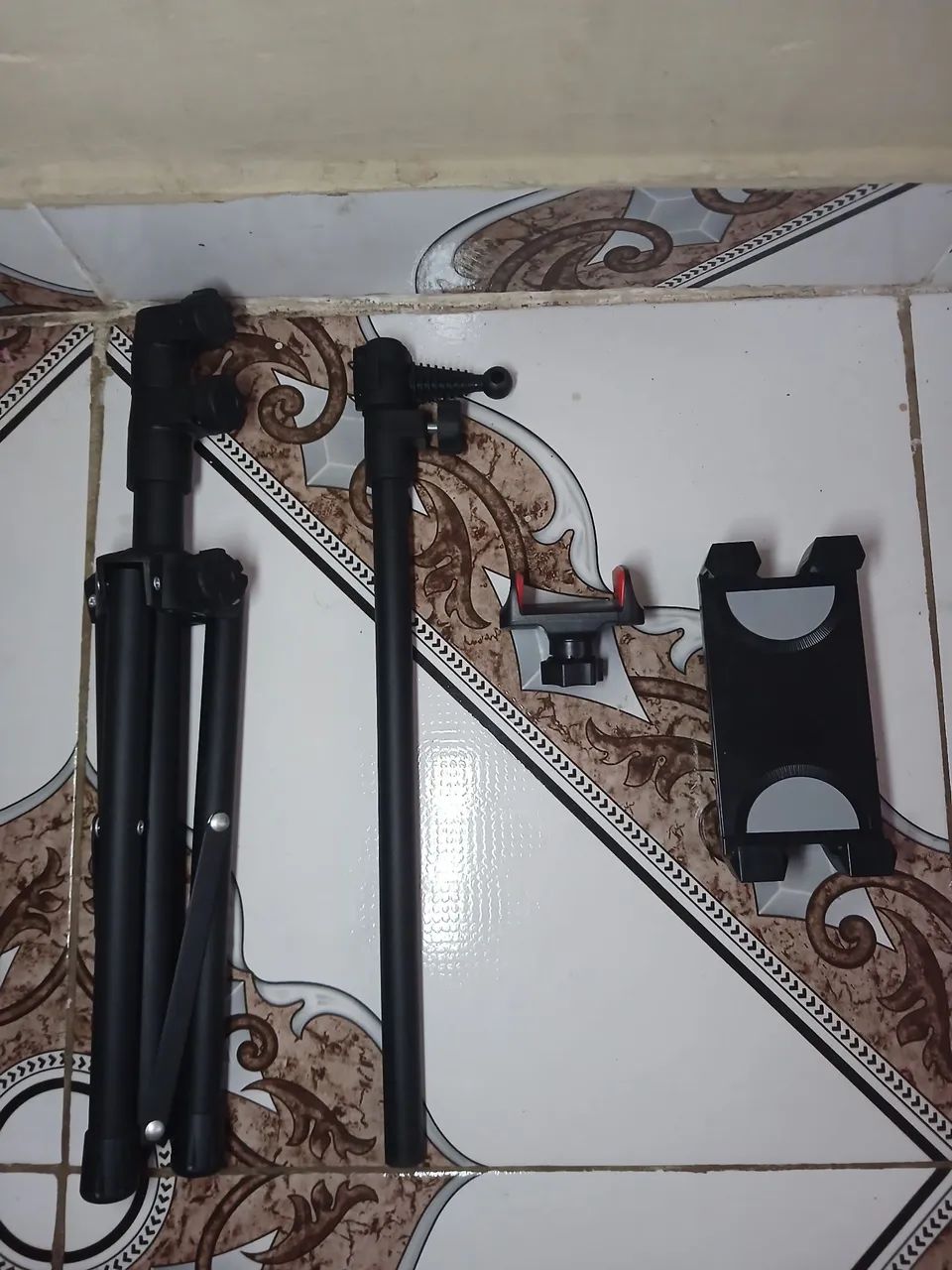 Tripé para tablete e celular  - Foto 2