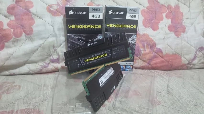MEMÓRIA CORSAIR VENGEANCE DDR3 8GB (2x4GB) NA CAIXA