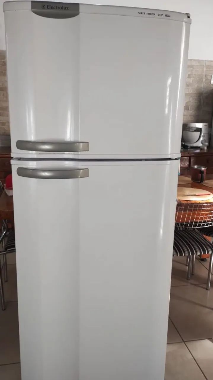 Geladeira Eletrolux DC37 332 litros