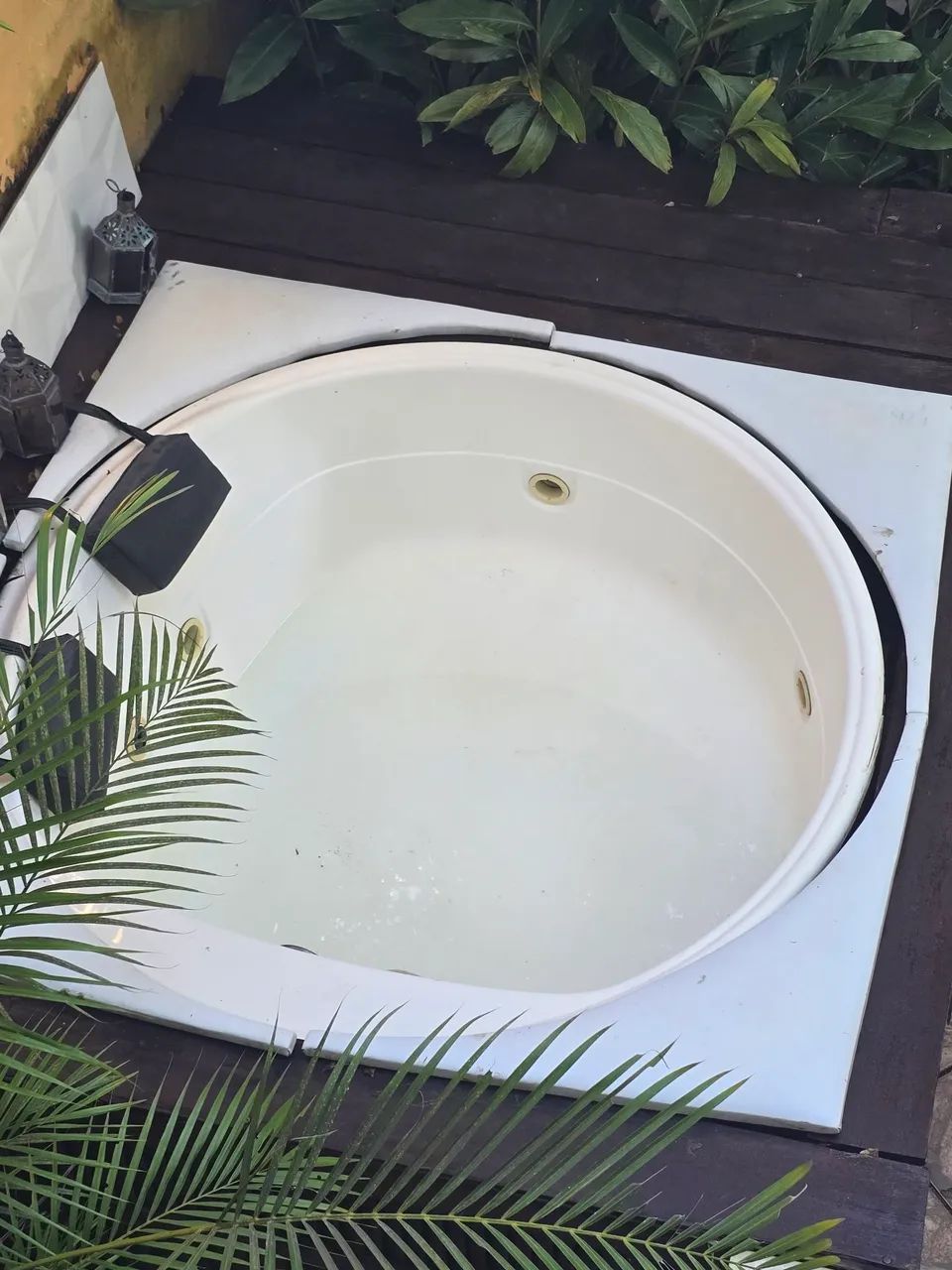 Used Round Hydrotherapy Tub
