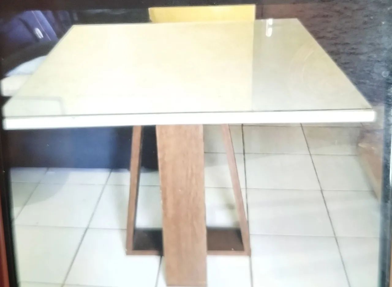 Vendo mesa 90x90 em perfeito estado de uso 