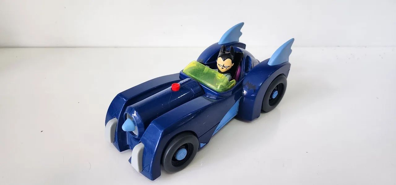 Carro Robin Jovens Titãs com personagem e acessorios. - Foto 3